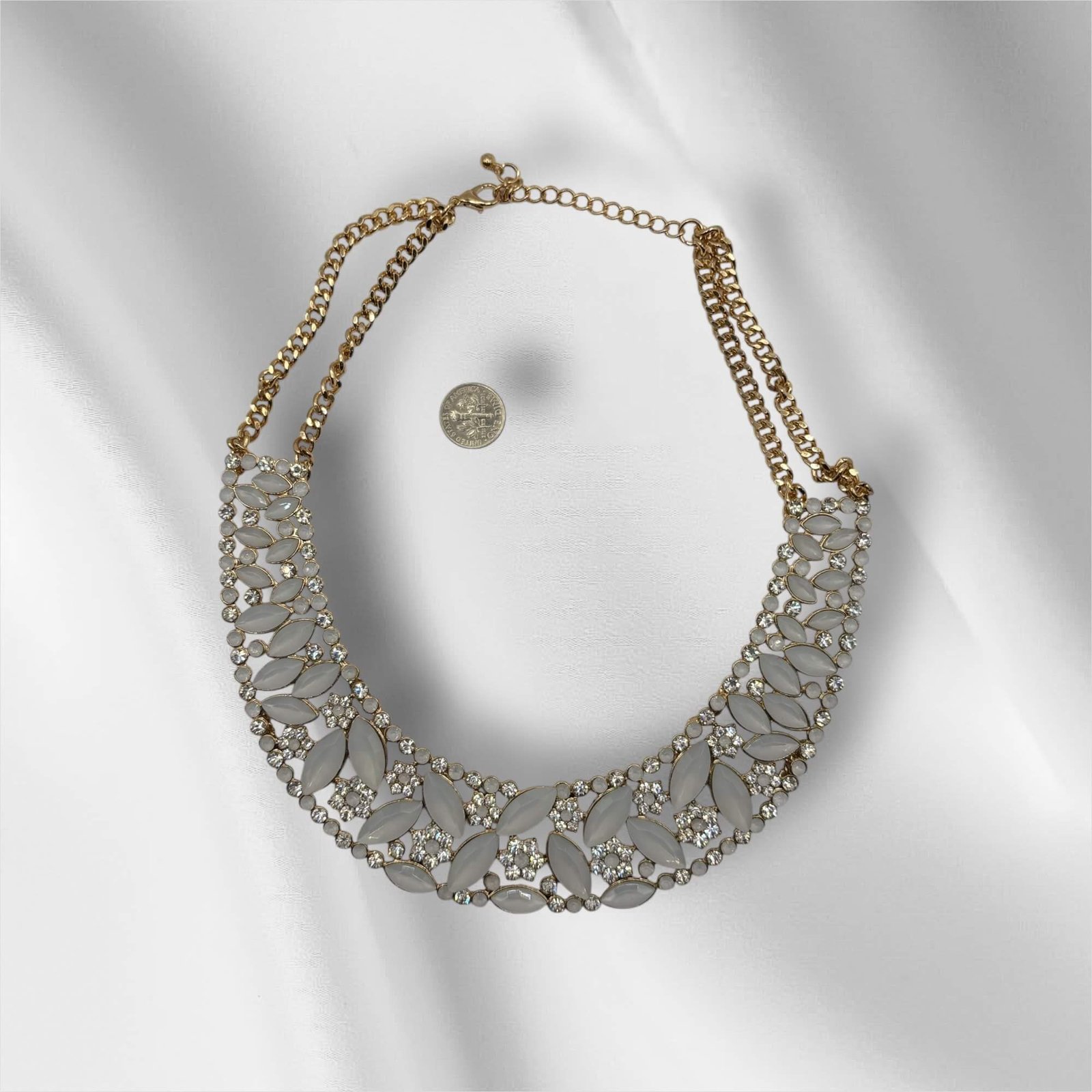 Stunning Floral Patterned Neckpiece